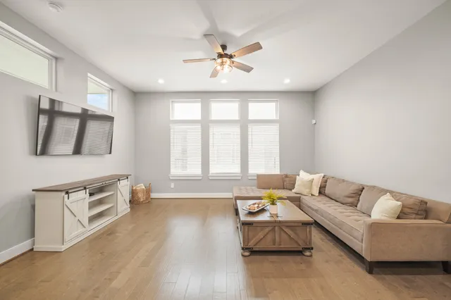 $325,000 | 720 West Donovan Street, Houston, TX 77091