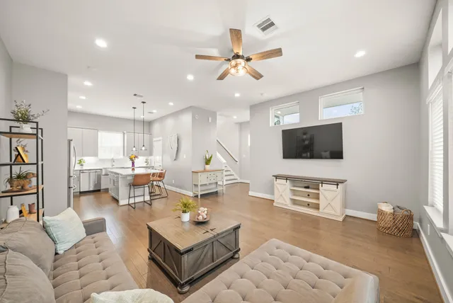 $325,000 | 720 West Donovan Street, Houston, TX 77091