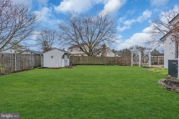 a view of a house with backyard and garden