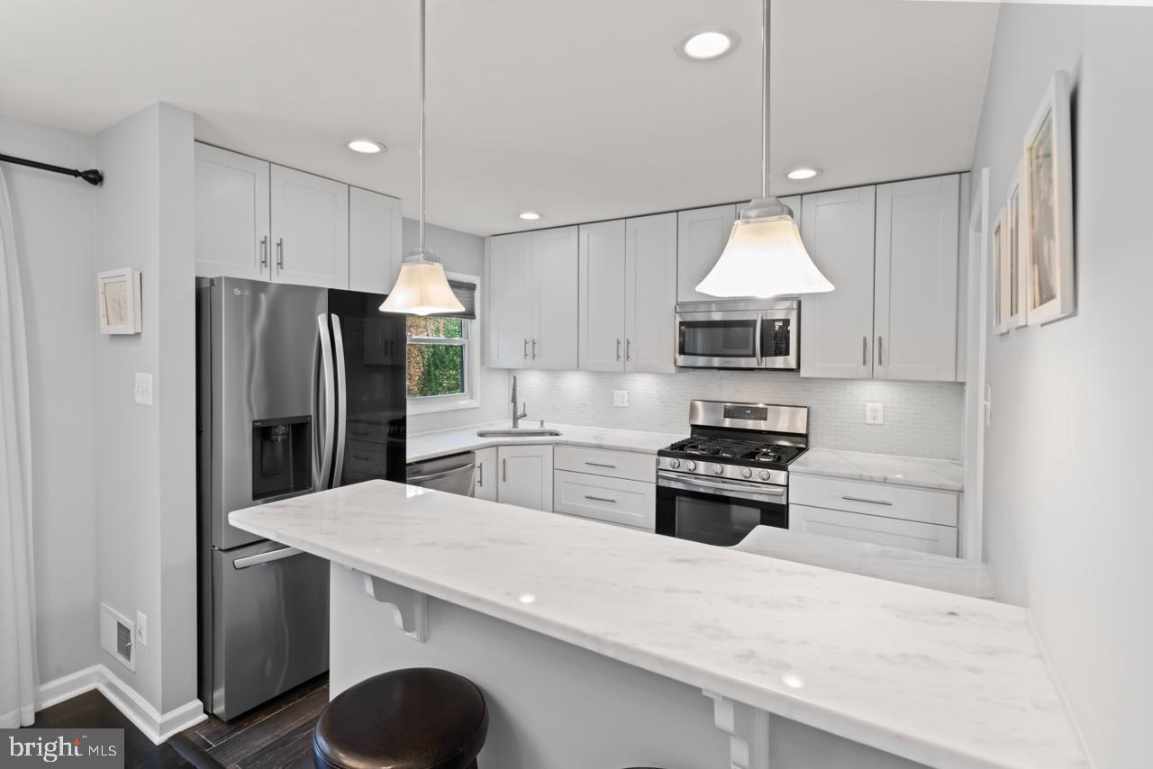 8622 Kerry Lane Springfield, VA 22152 - Photo 8 of 47 Updated Kitchen & Appliances