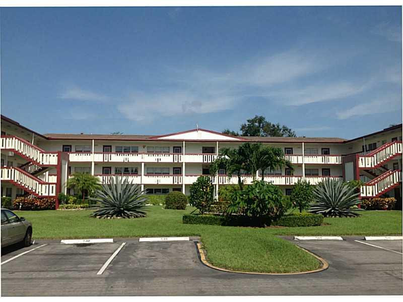 514 Fanshaw M, Unit 514 Boca Raton, FL 33434 - Photo 2 of 35 Parking Lot/Garage