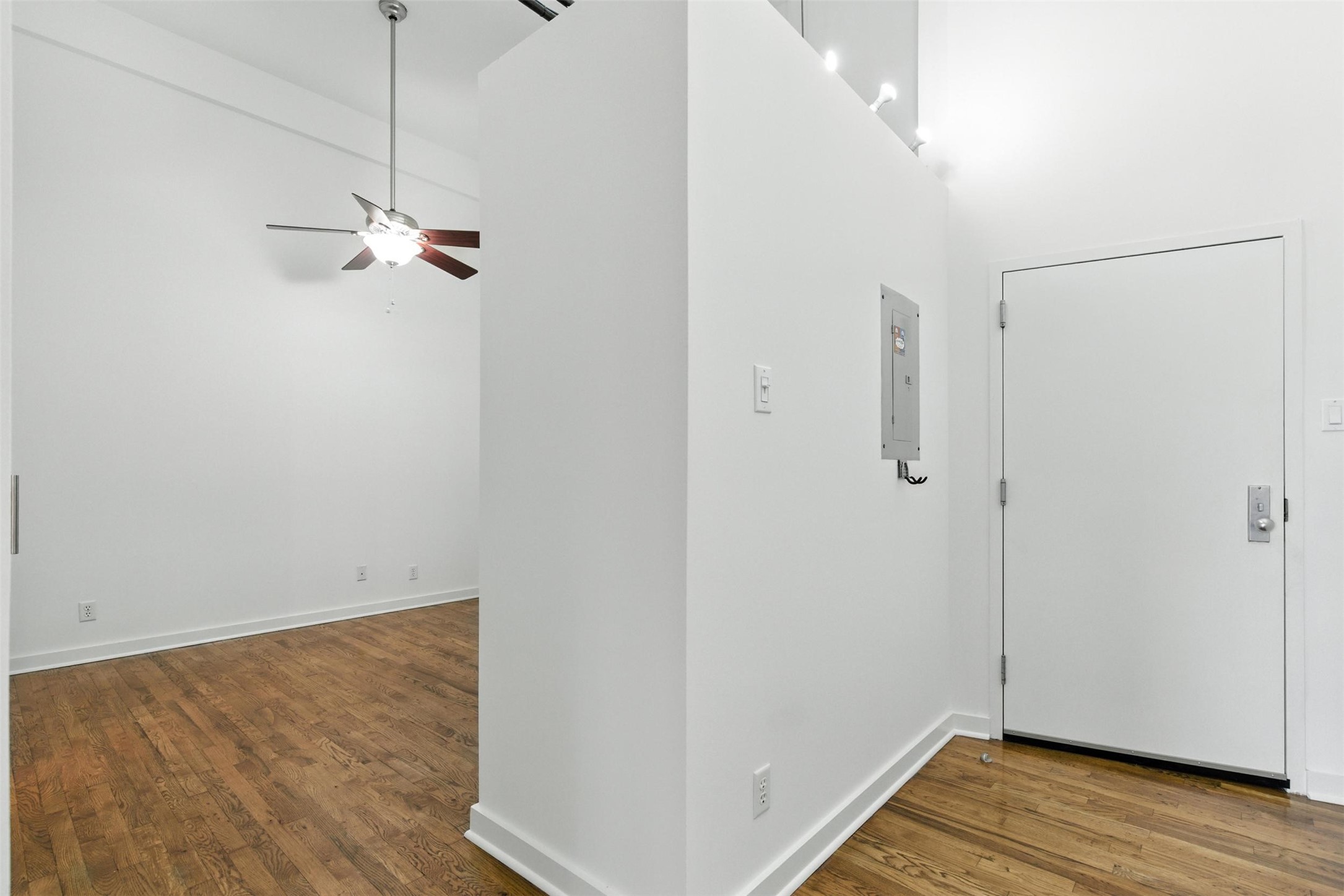 915 Franklin Street, Unit 2I Houston, TX 77002 - Photo 23 of 34