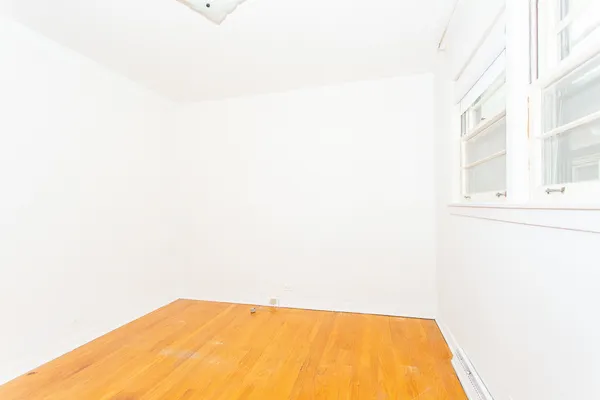 $3,600 | 7407 North California Avenue, Chicago, IL 60645