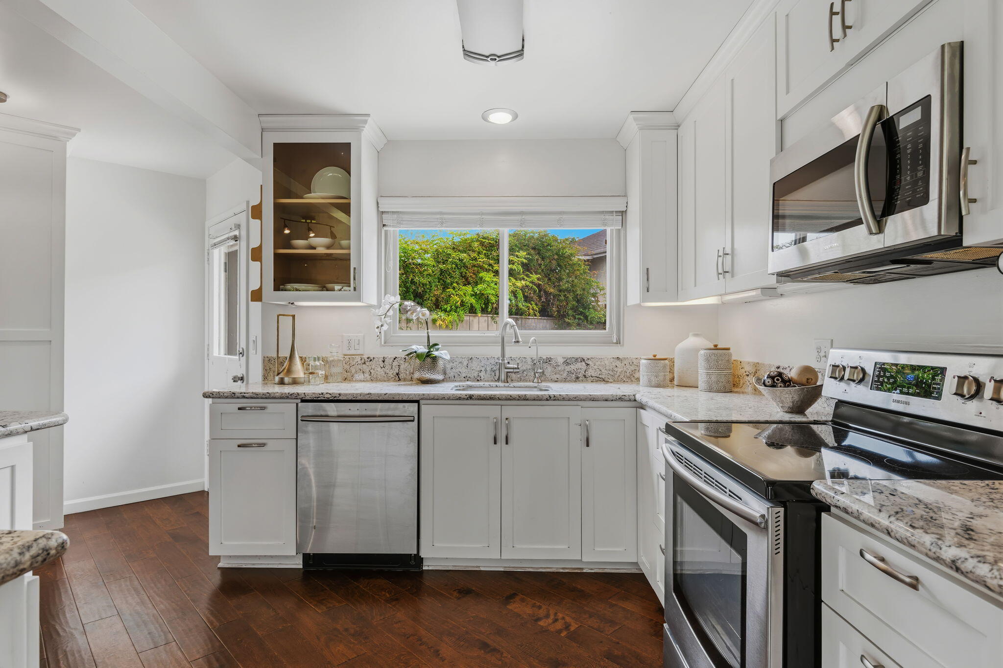 5950 Encina Road, Unit 2 Goleta, CA 93117 - Photo 9 of 37 09-Kitchen