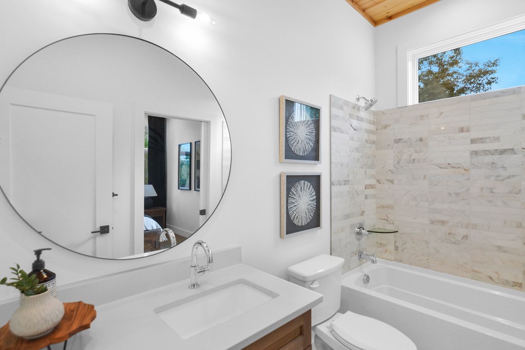 45 Eagle Watch Court Blue Ridge, GA 30513 - Photo 30 of 58 a bathroom with a sink mirror toilet and bathtub