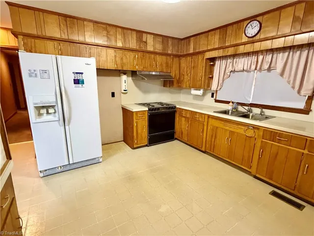 $225,000 | 140 Westwood Drive, Mount Airy, NC 27030