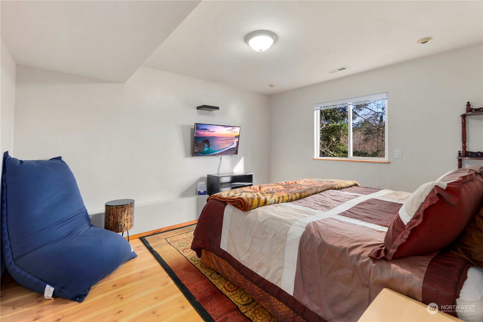 17005 51st Avenue Southeast Bothell, WA 98012 - Photo 32 of 40 a bedroom with bed and a painting