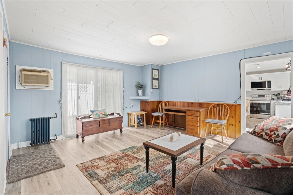 278 A Delano Road Marion, MA 02738 - Photo 14 of 32 a living room with furniture