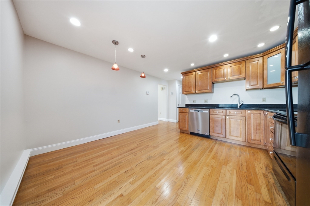 10 Erick Road, Unit 32 Mansfield, MA 02048 - Photo 5 of 26 Gallery Image 5