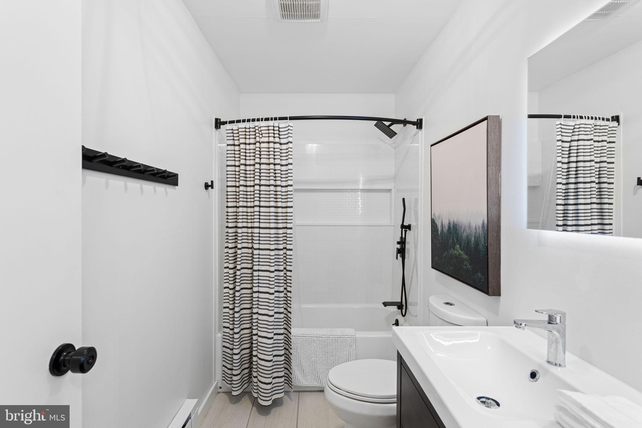 81 Pineknoll Drive Lake Harmony, PA 18624 - Photo 20 of 61 1st Full Bathroom