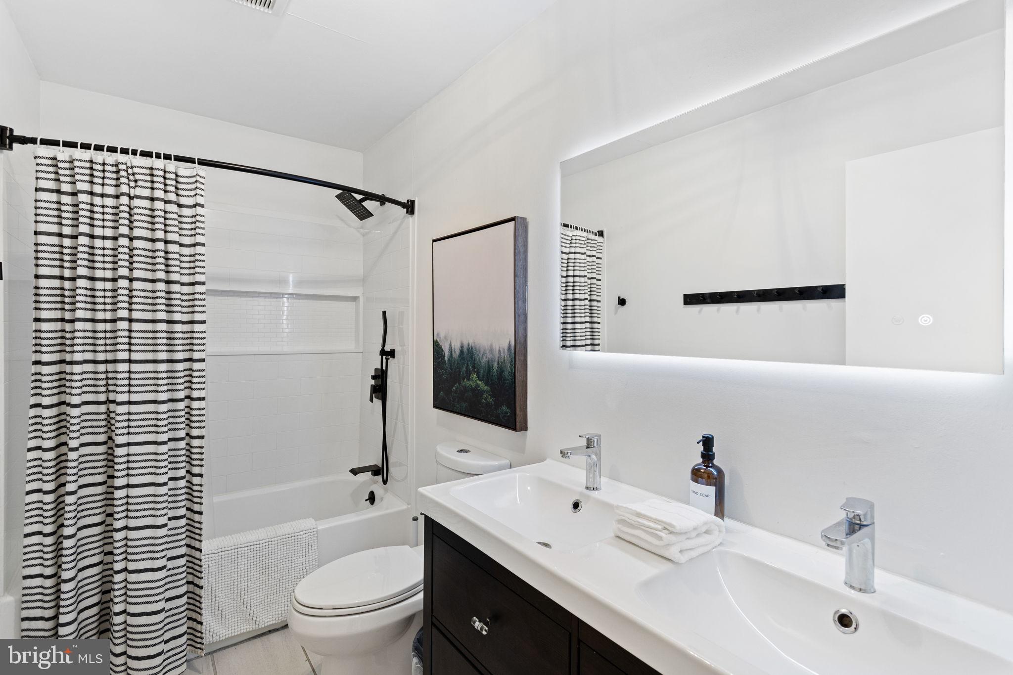 81 Pineknoll Drive Lake Harmony, PA 18624 - Photo 21 of 61 1st Full Bathroom