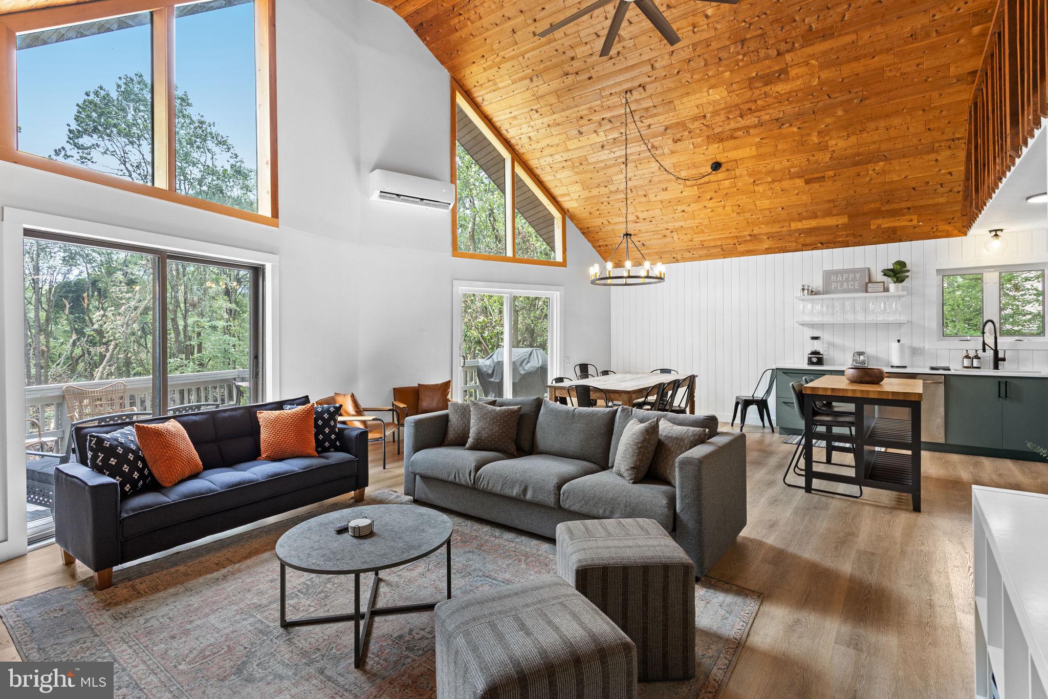 81 Pineknoll Drive Lake Harmony, PA 18624 - Photo 3 of 61 Open Main Floor