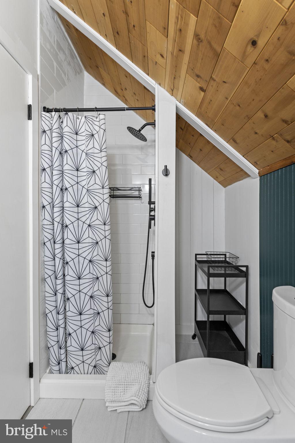 81 Pineknoll Drive Lake Harmony, PA 18624 - Photo 45 of 61 3rd Full Bathroom (Floor 3)