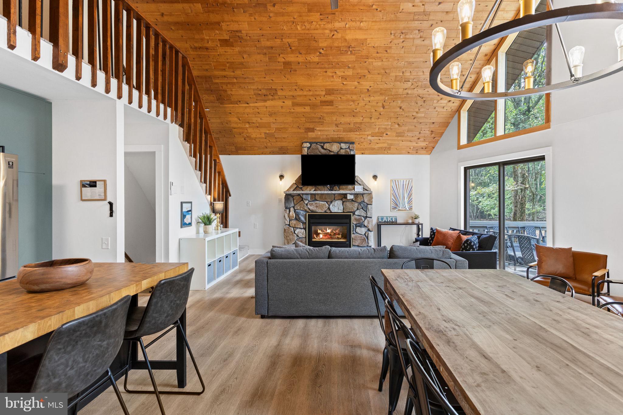 81 Pineknoll Drive Lake Harmony, PA 18624 - Photo 6 of 61 Open Main Floor