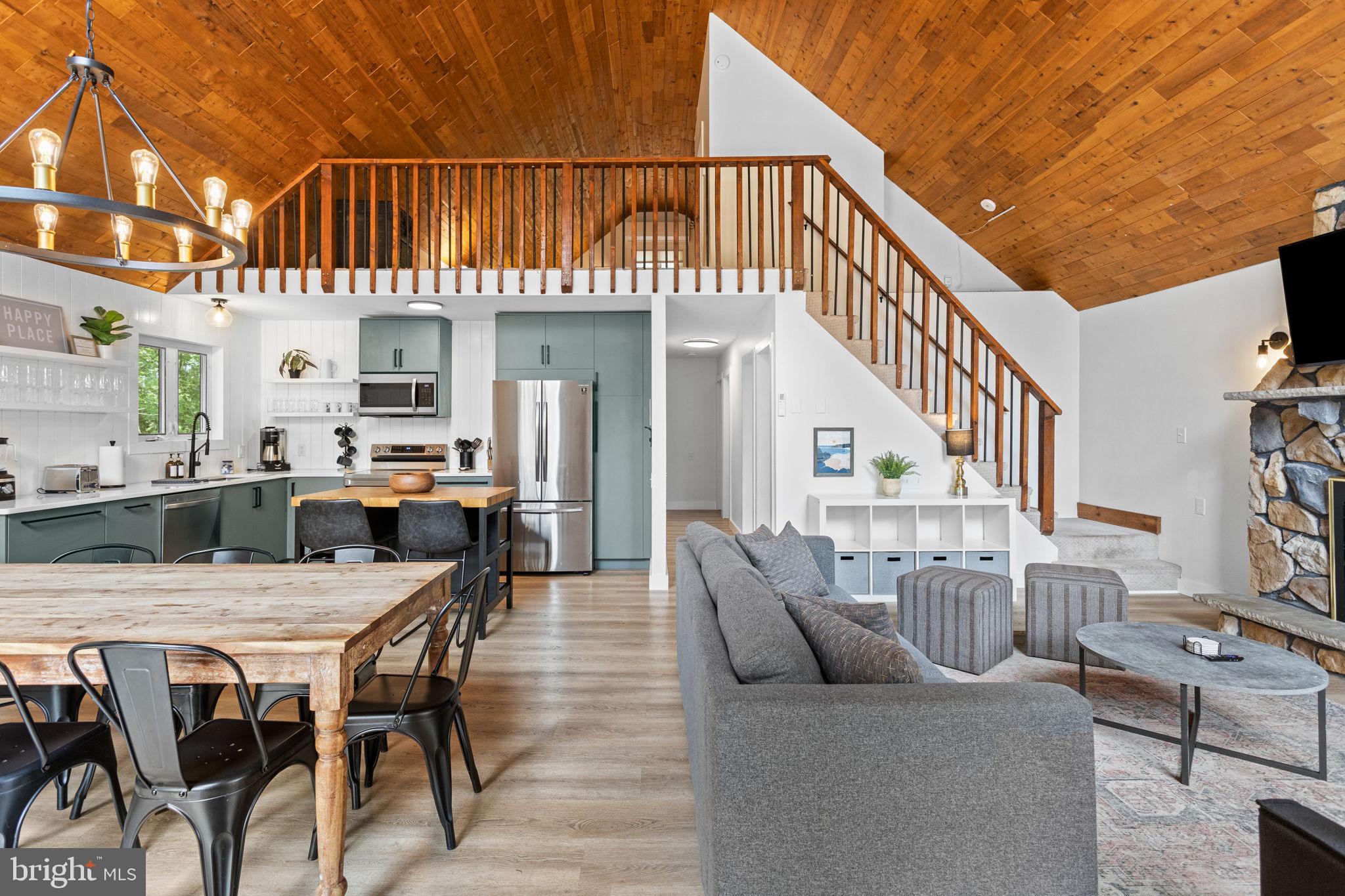 81 Pineknoll Drive Lake Harmony, PA 18624 - Photo 7 of 61 Open Main Floor