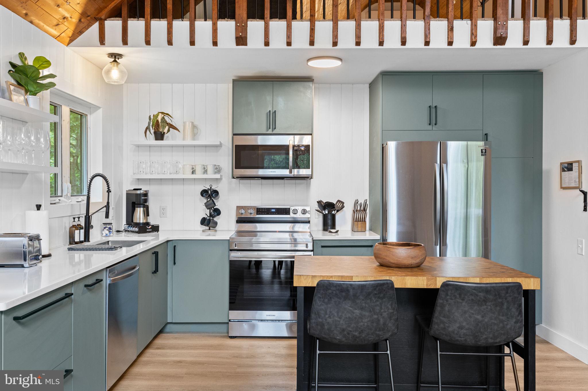 81 Pineknoll Drive Lake Harmony, PA 18624 - Photo 10 of 61 Kitchen