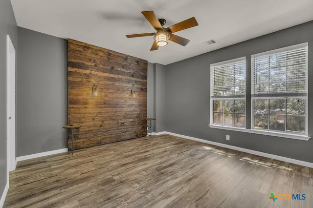 a view of empty room with window