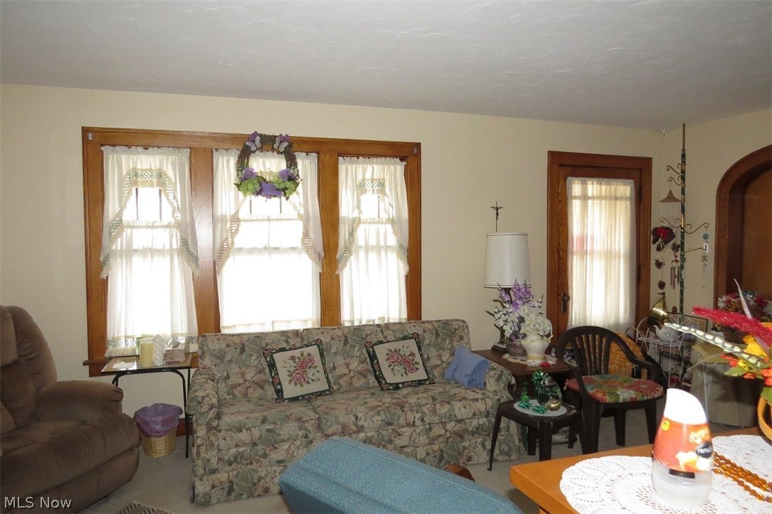 2320 North Ridge Road Elyria, OH 44035 - Photo 6 of 10 Living Room Looking towardsFfront Door