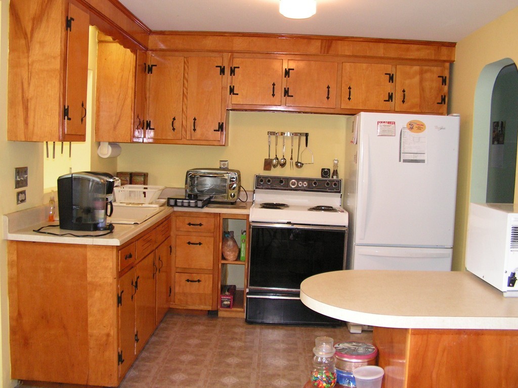 11 Roberts Road Canton, MA 02021 - Photo 5 of 17 Gallery Image 5