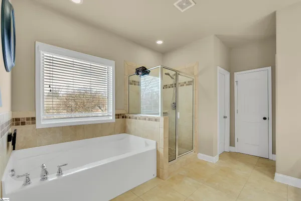 $579,000 | 389 Heritage Point Drive, Simpsonville, SC 29681