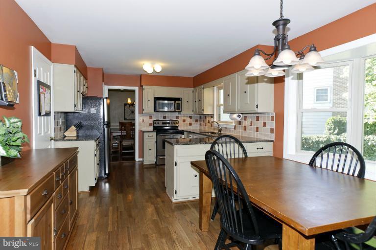 7913 Viola Street Springfield, VA 22152 - Photo 14 of 27 Kitchen