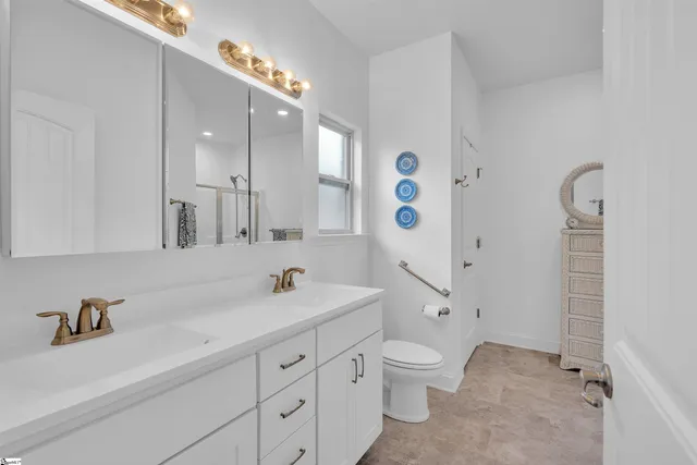 $325,000 | 940 Ravenfield Drive, Duncan, SC 29334