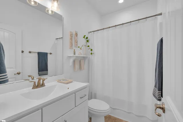 $325,000 | 940 Ravenfield Drive, Duncan, SC 29334