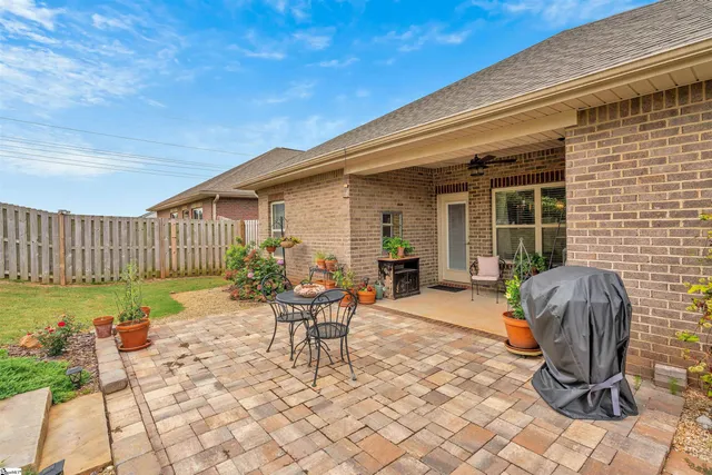 $325,000 | 940 Ravenfield Drive, Duncan, SC 29334