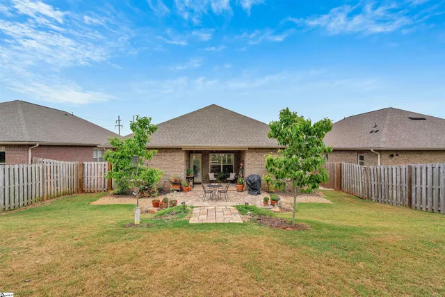 $325,000 | 940 Ravenfield Drive, Duncan, SC 29334