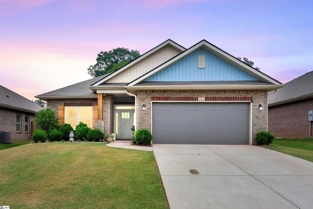 $325,000 | 940 Ravenfield Drive, Duncan, SC 29334