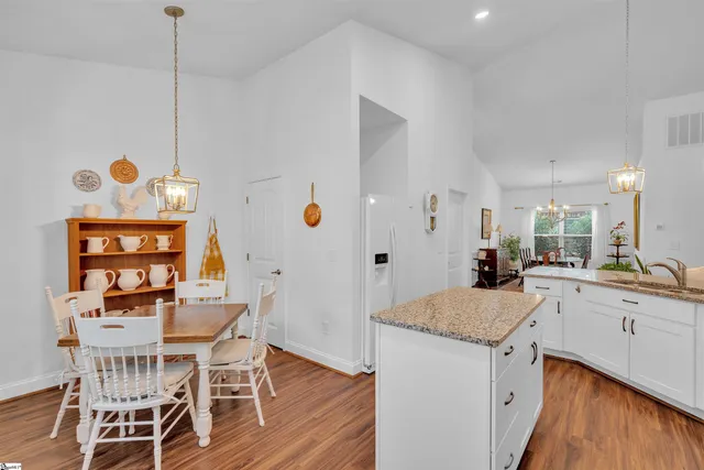 $325,000 | 940 Ravenfield Drive, Duncan, SC 29334