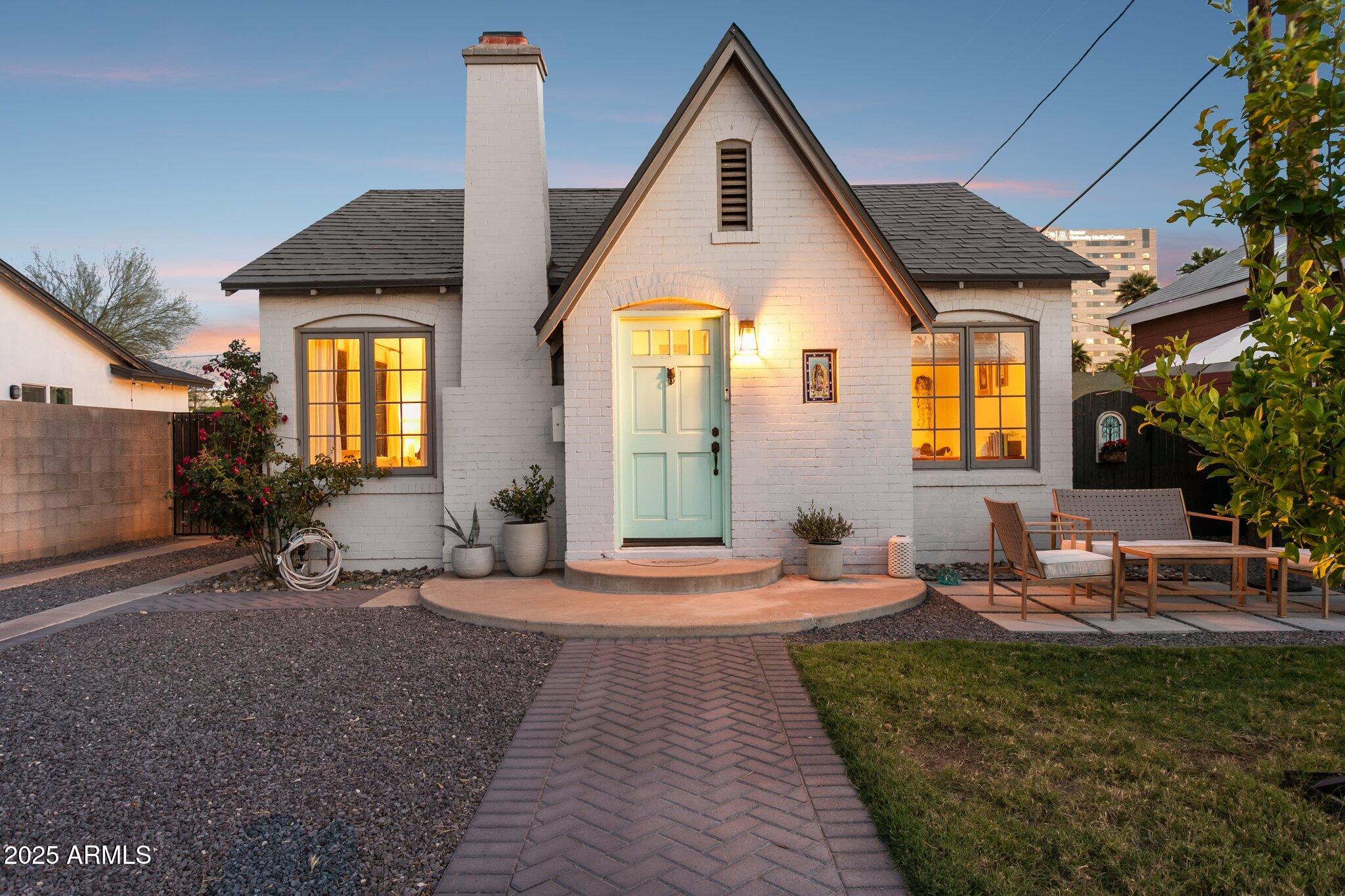 1111 East Coronado Road Phoenix, AZ 85006 - Photo 26 of 77 a front view of a house with garden