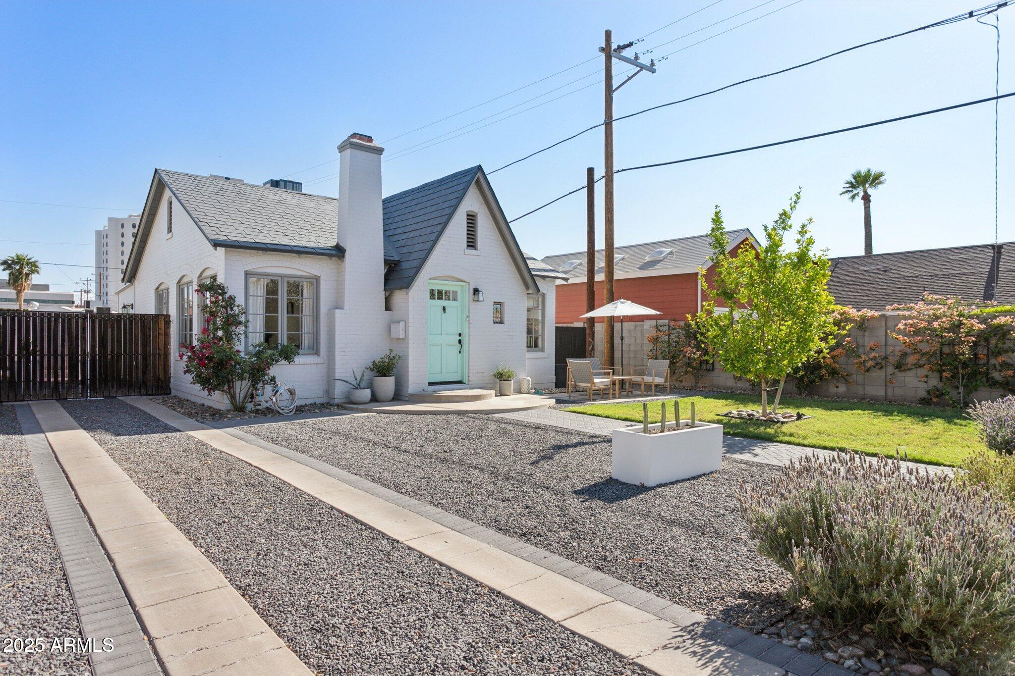 1111 East Coronado Road Phoenix, AZ 85006 - Photo 32 of 77 a front view of a house with garden