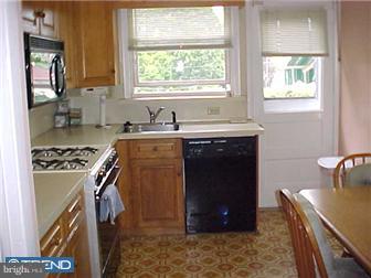 149 Lawrence Road Broomall, PA 19008 - Photo 5 of 10 Kitchen