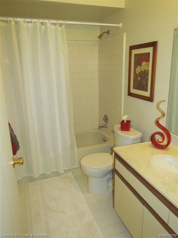 1800 Thomas Court Rochester, MI 48309 - Photo 9 of 20 Bathroom