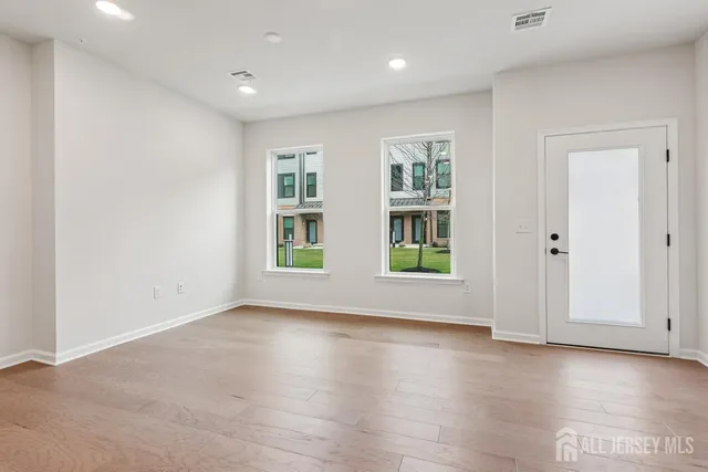 $3,200 | 214 Jessie Place, New Brunswick, NJ 08901