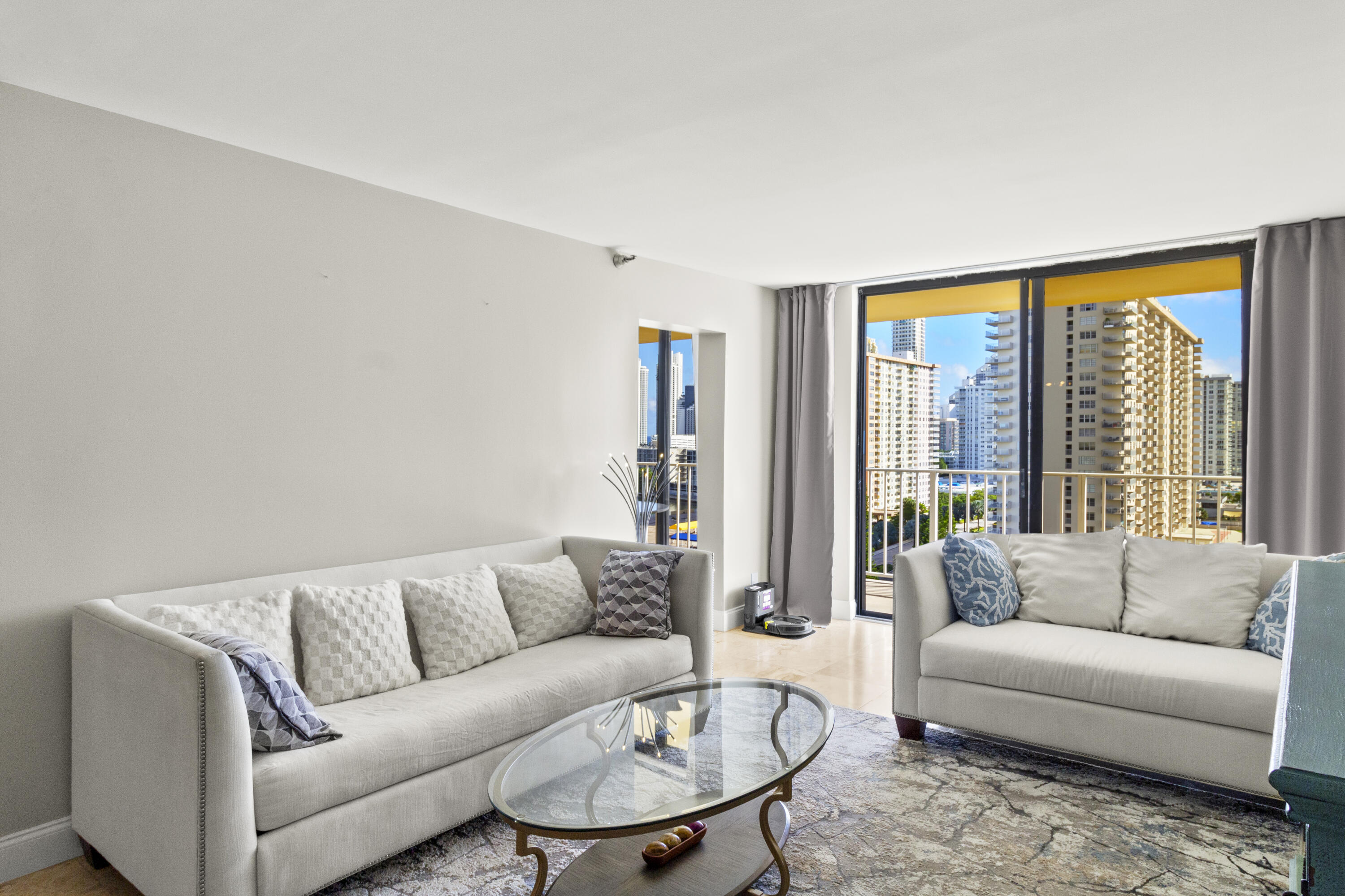 290 174th Street, Unit 1417 Sunny Isles Beach, FL 33160 - Photo 7 of 50 IMG_7036