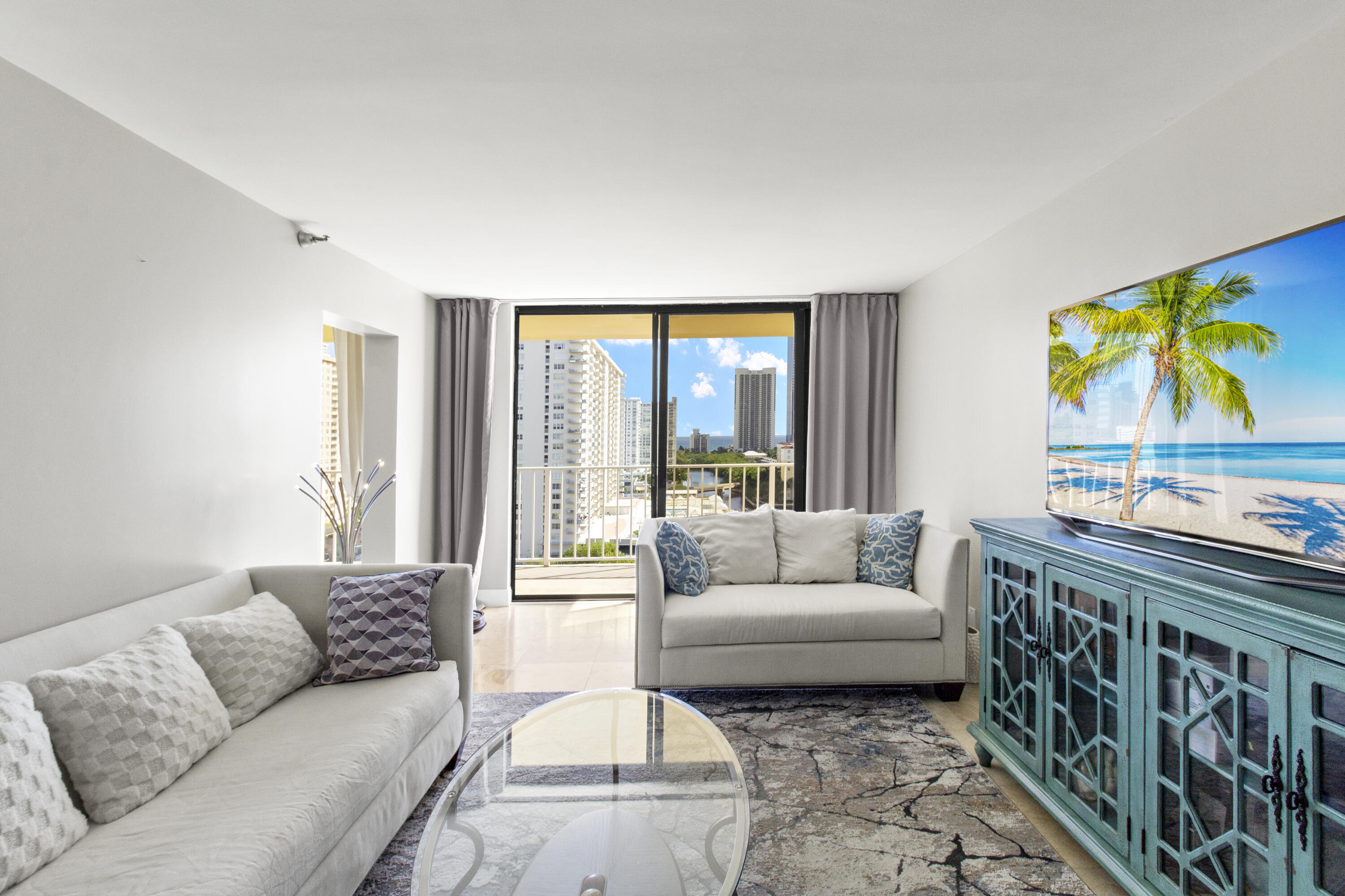 290 174th Street, Unit 1417 Sunny Isles Beach, FL 33160 - Photo 9 of 50 IMG_7045