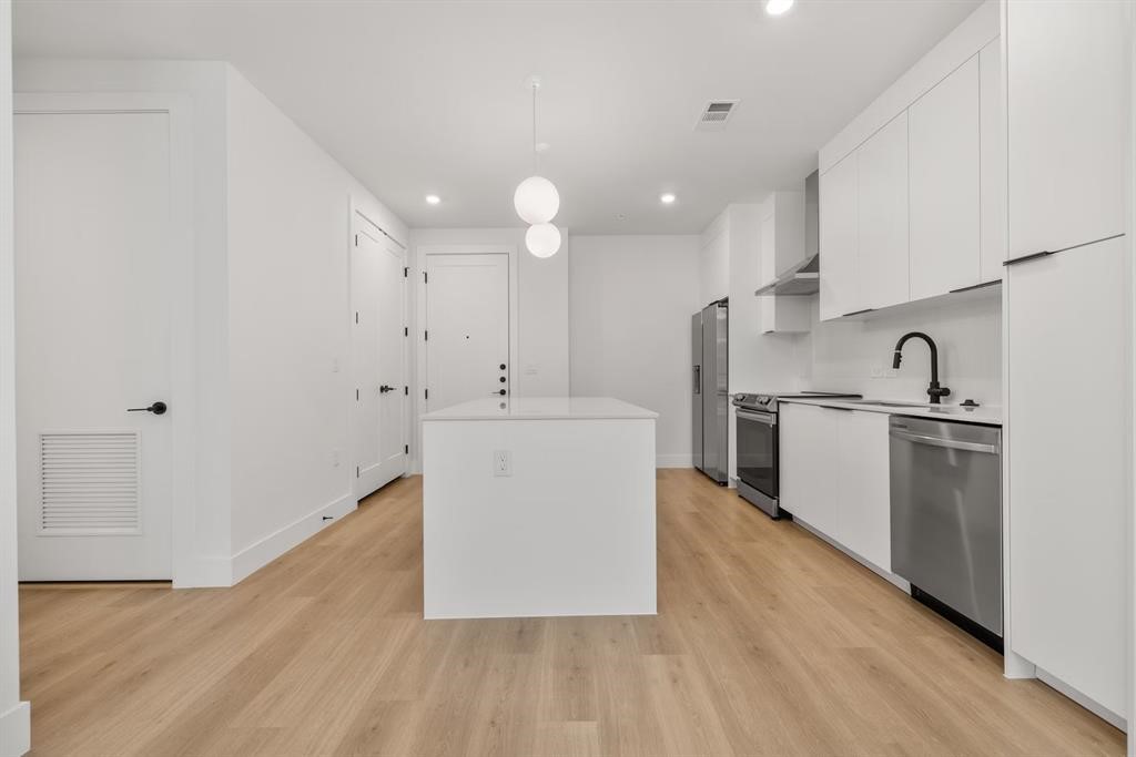 1701 Simond Avenue, Unit 208 Austin, TX 78723 - Photo 11 of 34