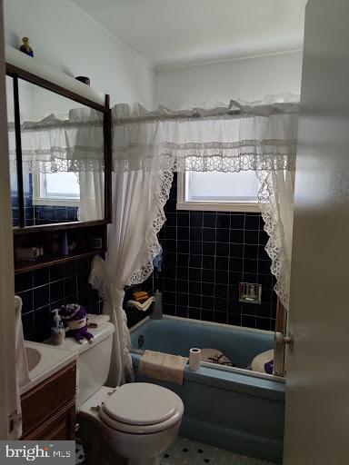 29 Quakeroak Road Levittown, PA 19057 - Photo 3 of 13 Gallery Image 3