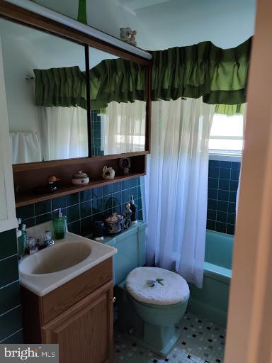 29 Quakeroak Road Levittown, PA 19057 - Photo 7 of 13 Gallery Image 7