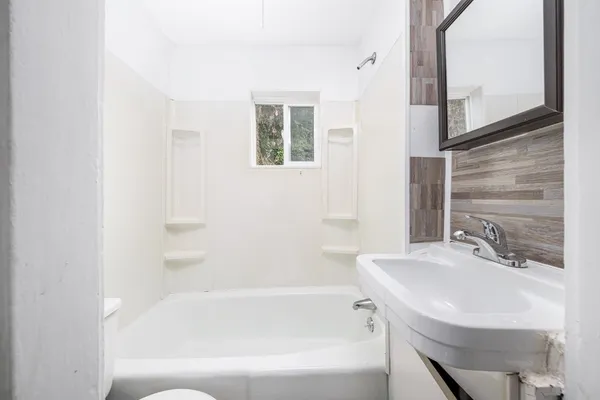 $1,900 | 23 Edmund Street, Unit 1, Malden, MA 02148