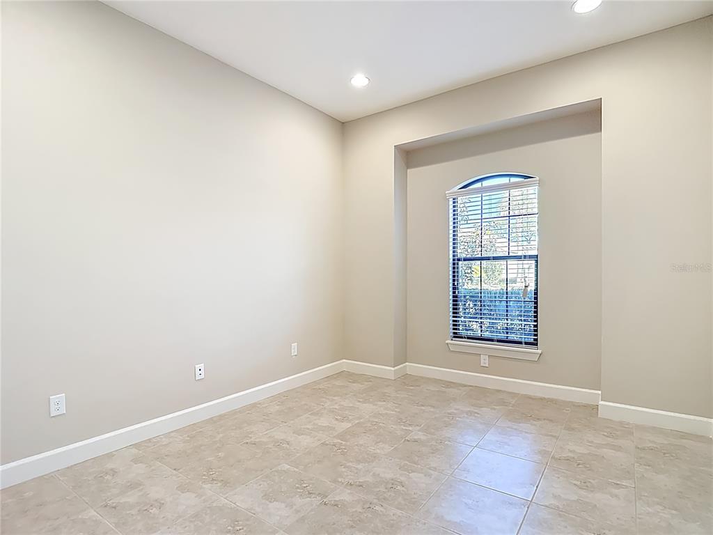 8613 Grand Alberato Road Tampa, FL 33647 - Photo 11 of 57