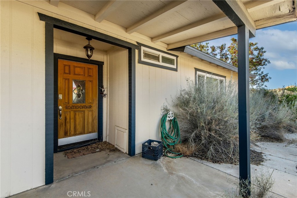 8623 Gobi Road Phelan, CA 92371 - Photo 3 of 34