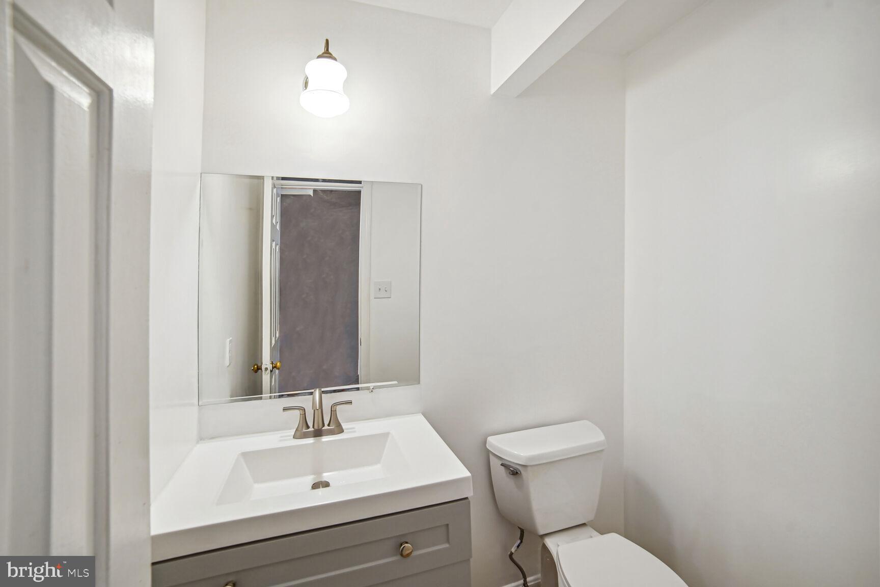 15519 Langside Street Silver Spring, MD 20905 - Photo 29 of 35 Powder room