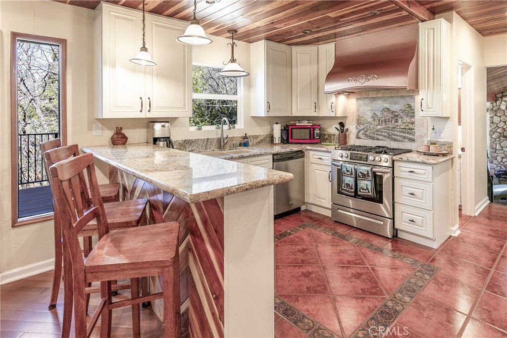 28916 North Shore Road Lake Arrowhead, CA 92352 - Photo 5 of 47