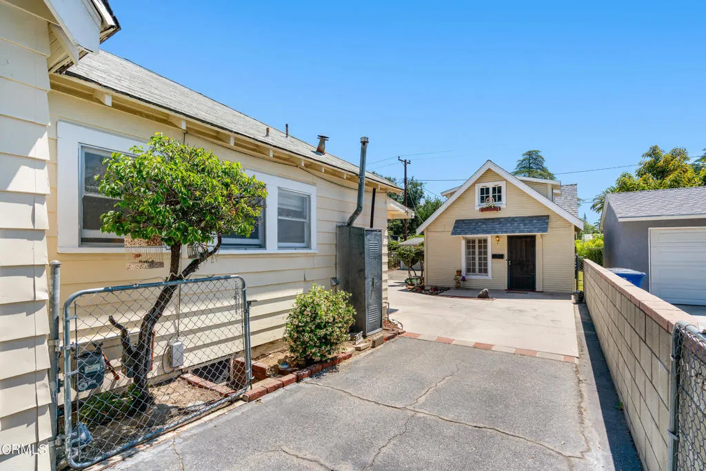 2122 Navarro Avenue Altadena, CA 91001 - Photo 31 of 40 a front view of a house with a yard
