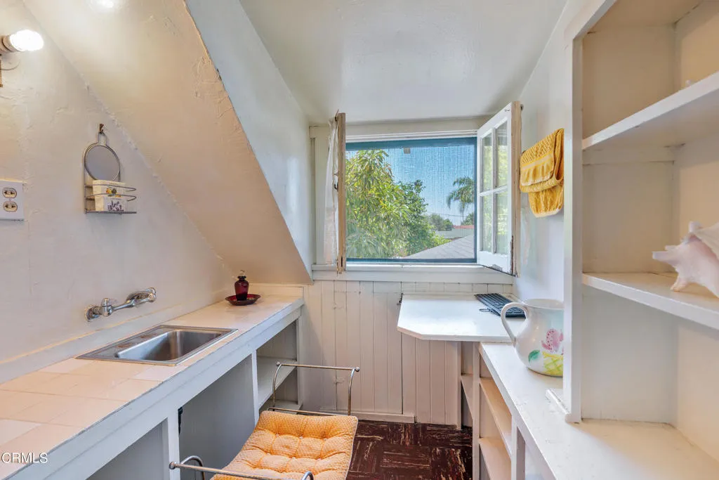 2122 Navarro Avenue Altadena, CA 91001 - Photo 33 of 40 a bathroom with a sink and a bathtub