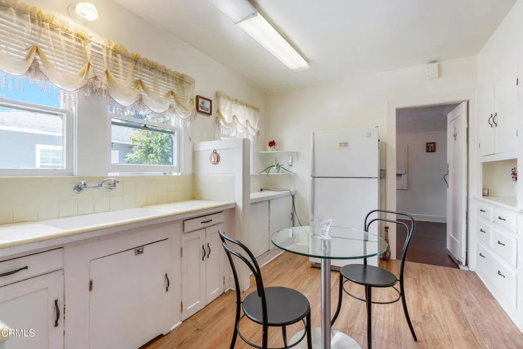 2122 Navarro Avenue Altadena, CA 91001 - Photo 8 of 40