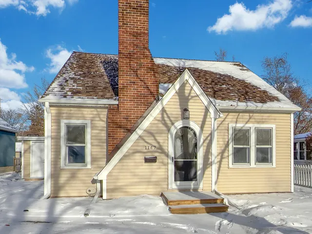 $345,000 | 1147 Hoyt Avenue West, St. Paul, MN 55108